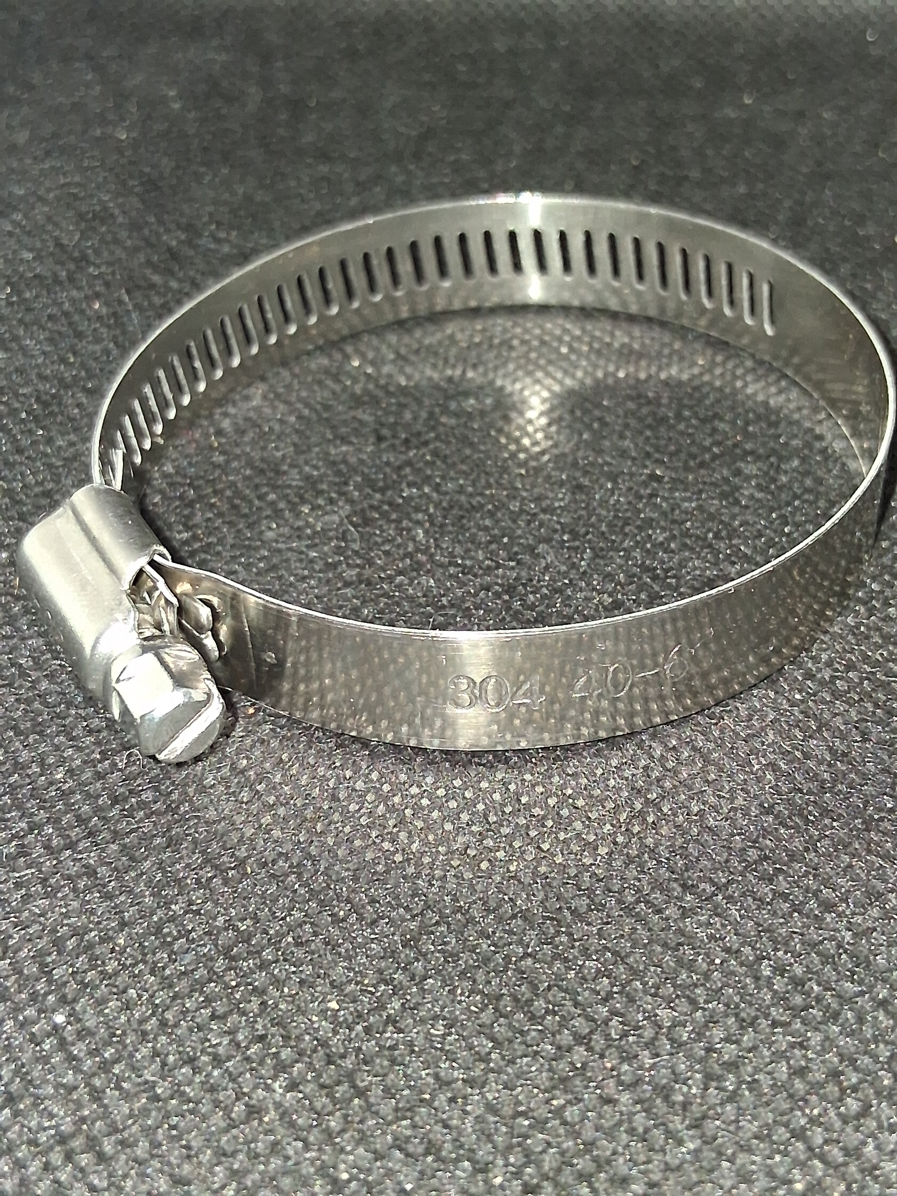 Stainless Steel Worm Gear Hose Clamp, 1-1/2"–2-1/2"