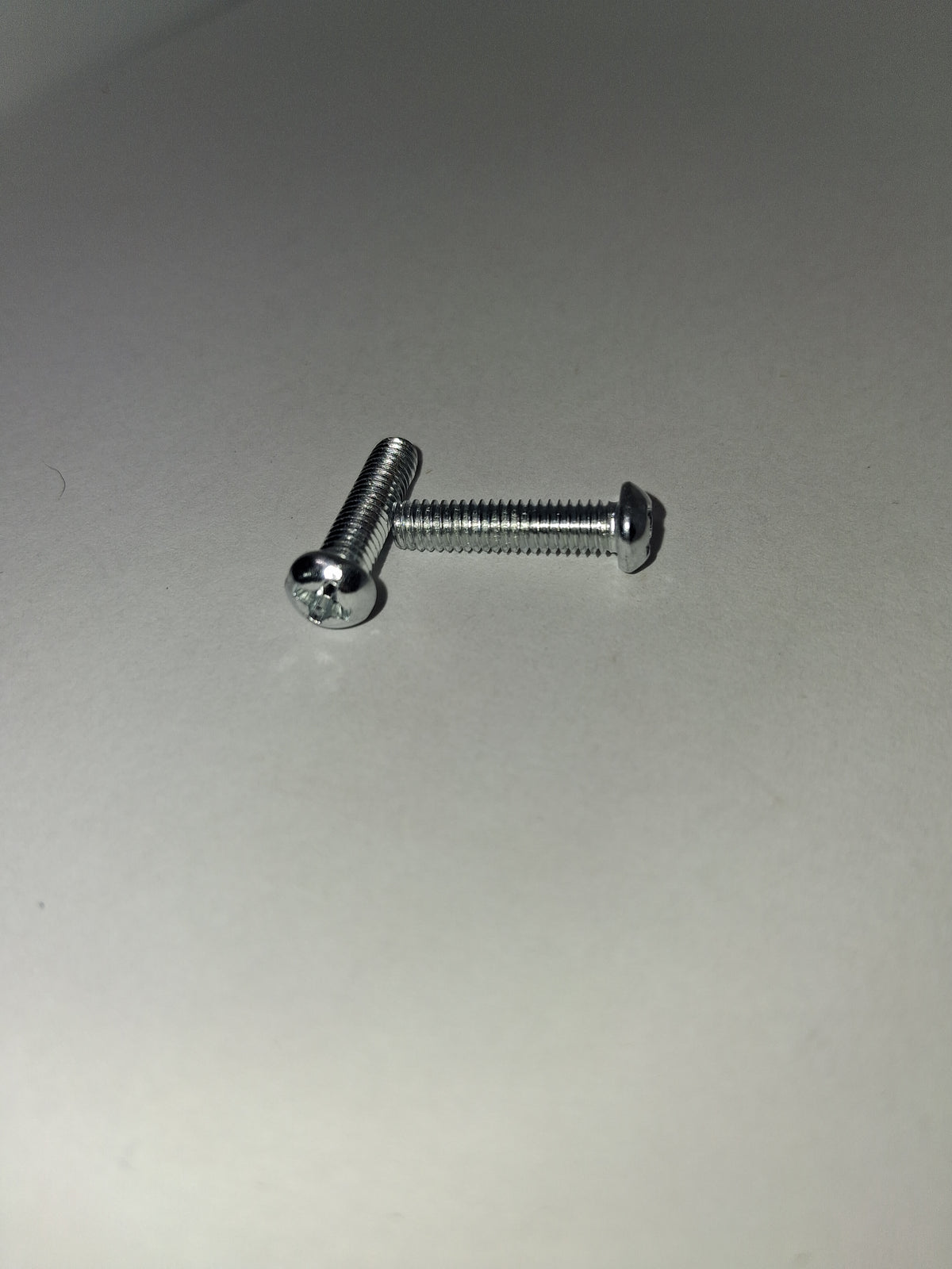 M4 × 16mm Phillips Pan Head Machine Screw – Zinc-Plated