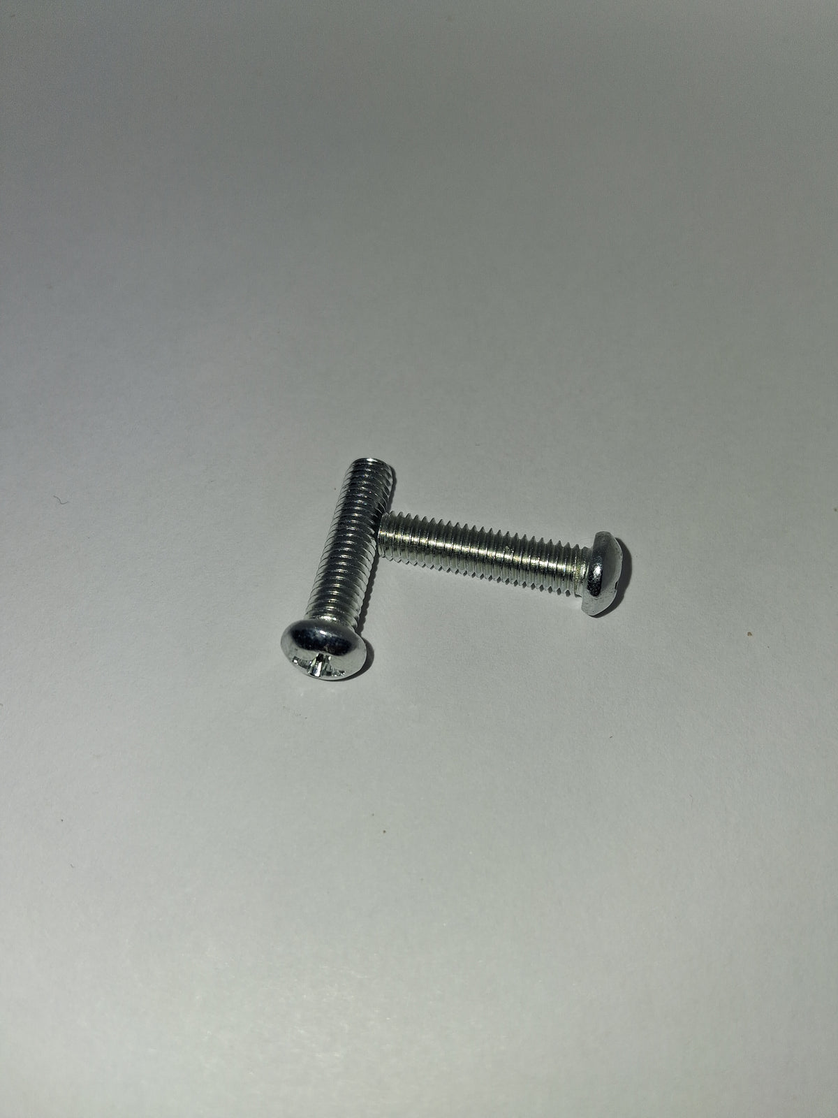 M5 × 20mm Phillips Pan Head Machine Screw – Zinc-Plated